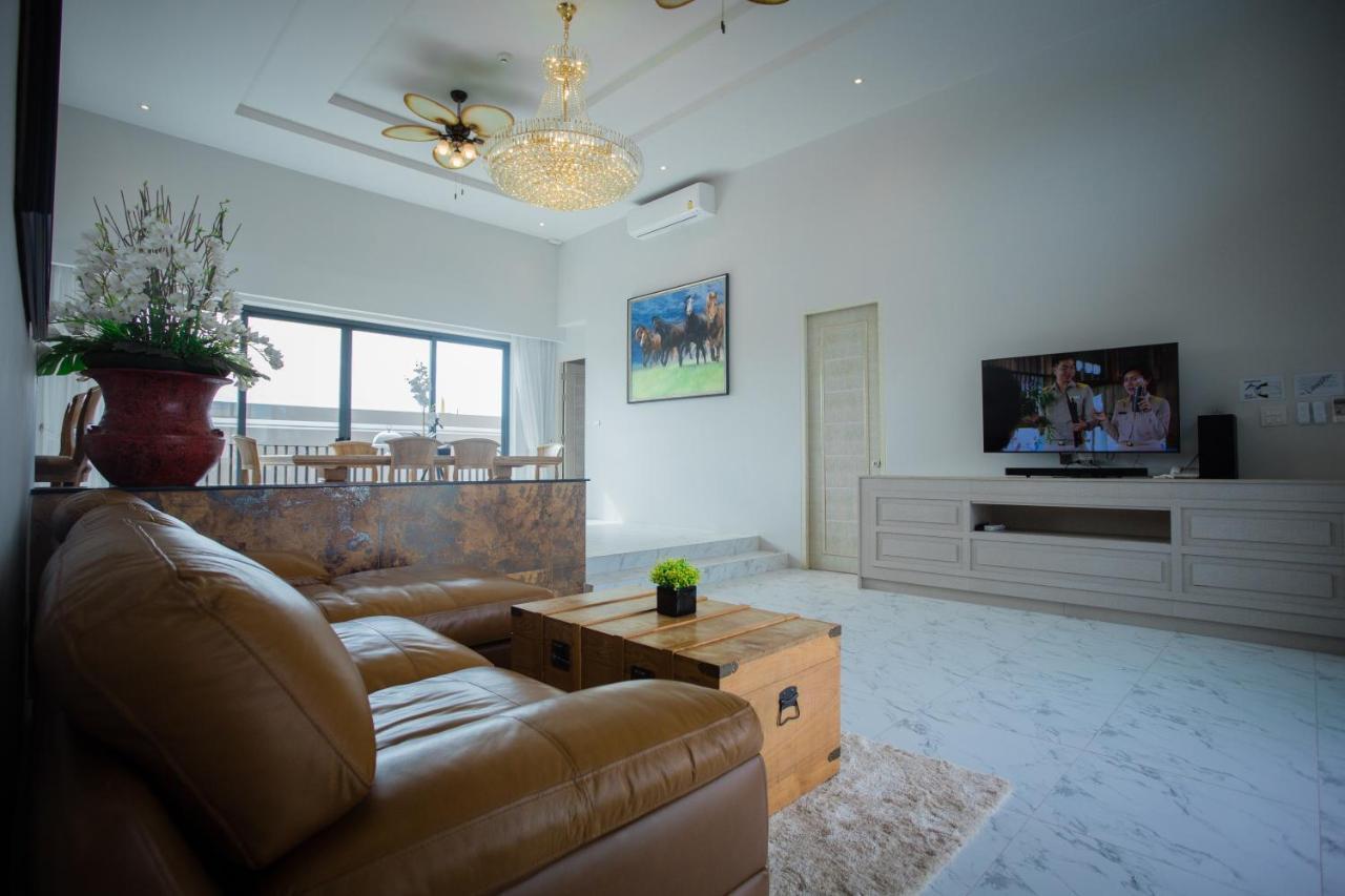 Gold Chariot Pool Villa, Phuket - Sha Plus Certified Банг Тао Бийч Екстериор снимка